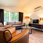 Bosvallei 假日公园 4*